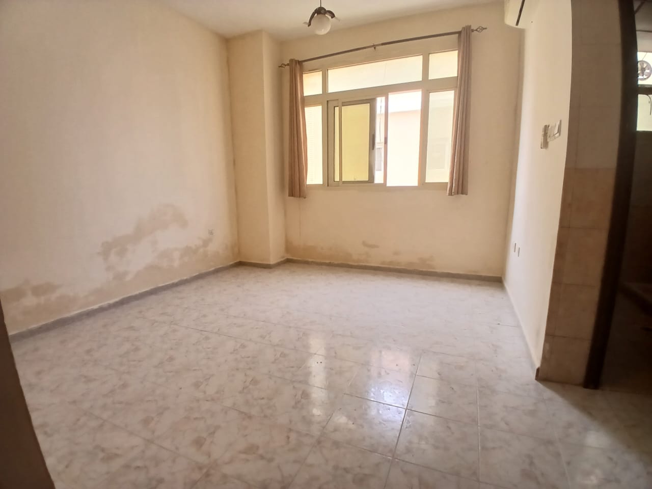 SPECIOUS BRIGHT STUDIO WITH SEPARATE KITCHEN READY TO MOVE FOR FAMILIES ONLY 20K FNF