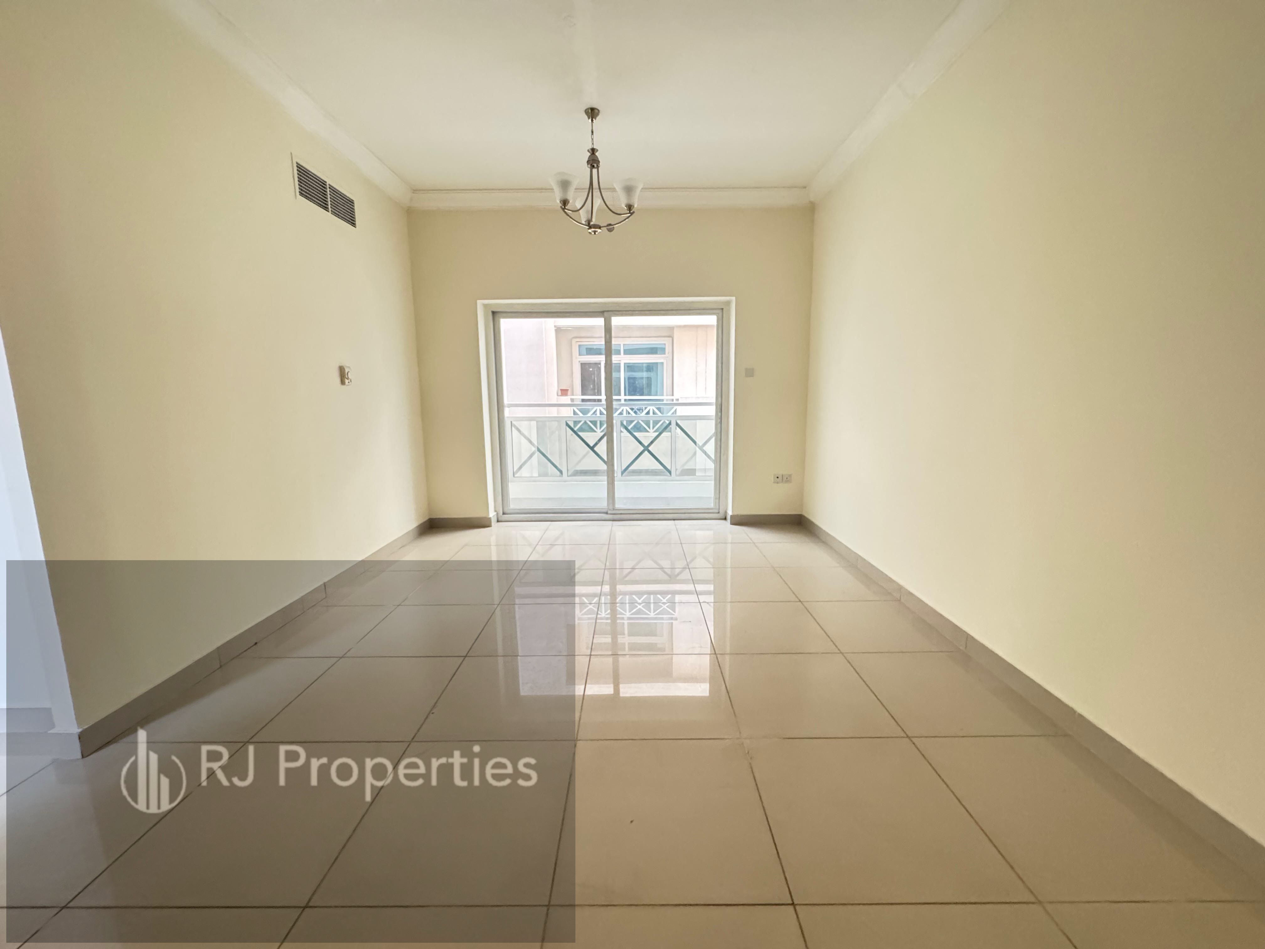 Very spacious luxury 1 bedroom with balcony waderobe with parking 42k
