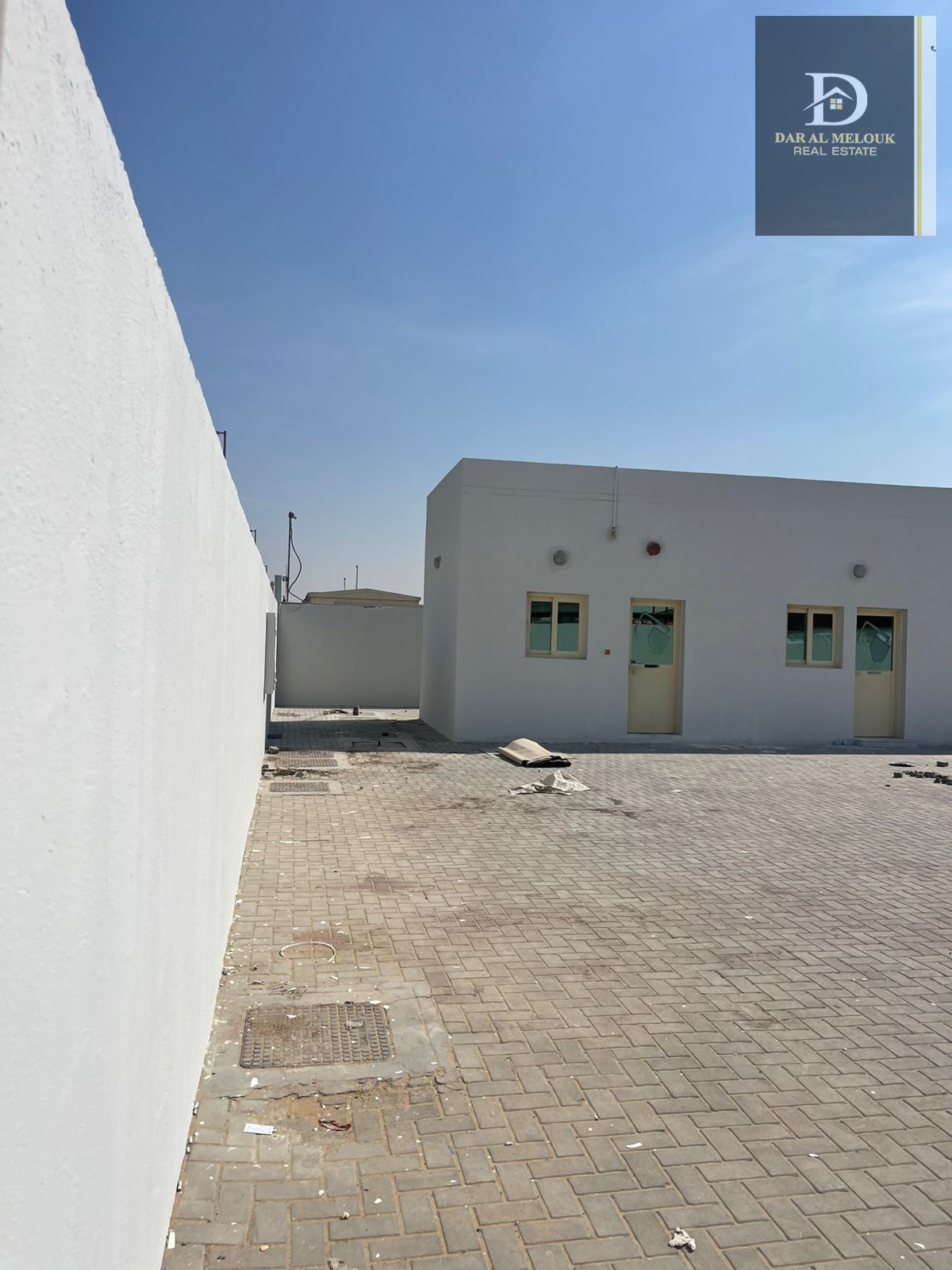 For Sale in Sharjah Al Sajaa Al Hanoo, Hawta Area: 30,000 sq ft Consists of 2 offices, a bathroom, and a kitchen Electricity and water are availab