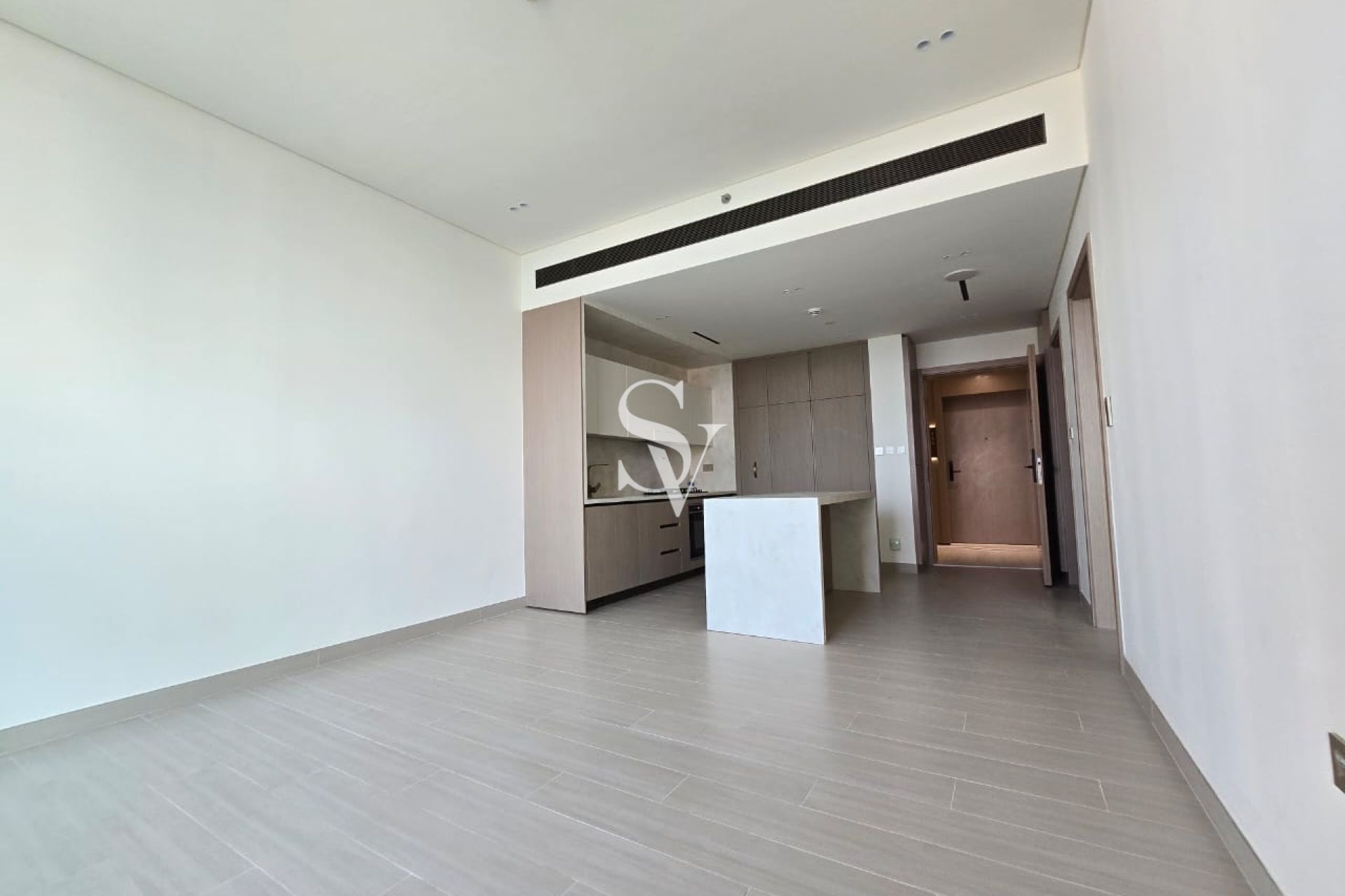Brand New | White Goos | Park View | Spacious