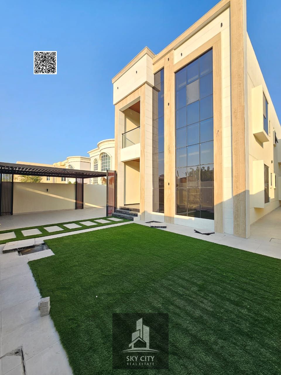 Modern villa in a prime location / Freehold for life / No service charges