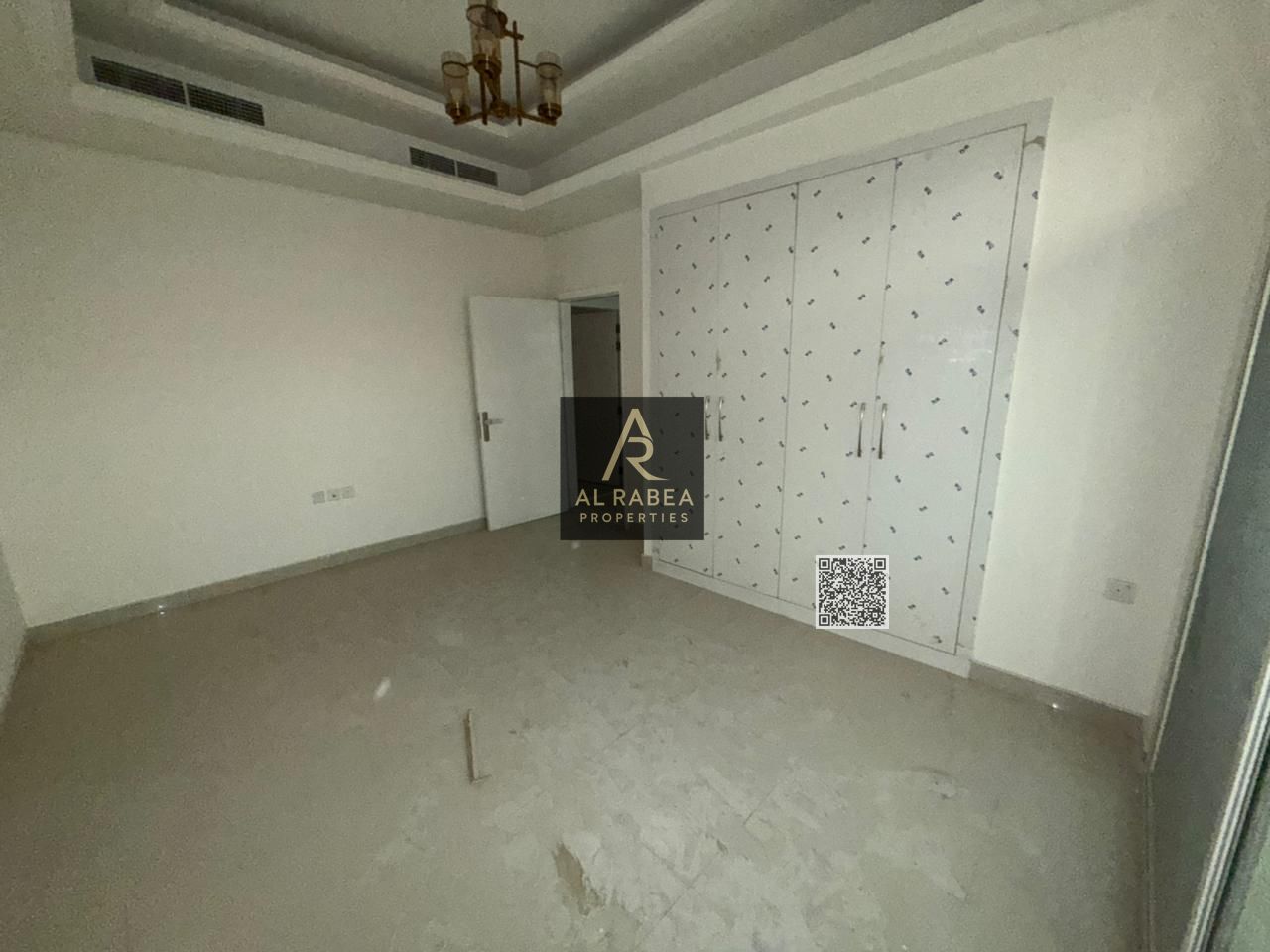 Three bedrooms, living room, balcony, three bathrooms, built-in wardrobes, open view