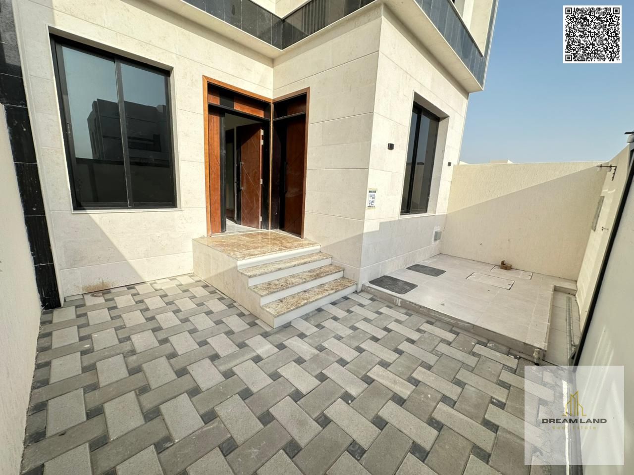 own a villa for sale. A villa at an excellent price, including registration and ownership fees, negotiable. It has a large cou
