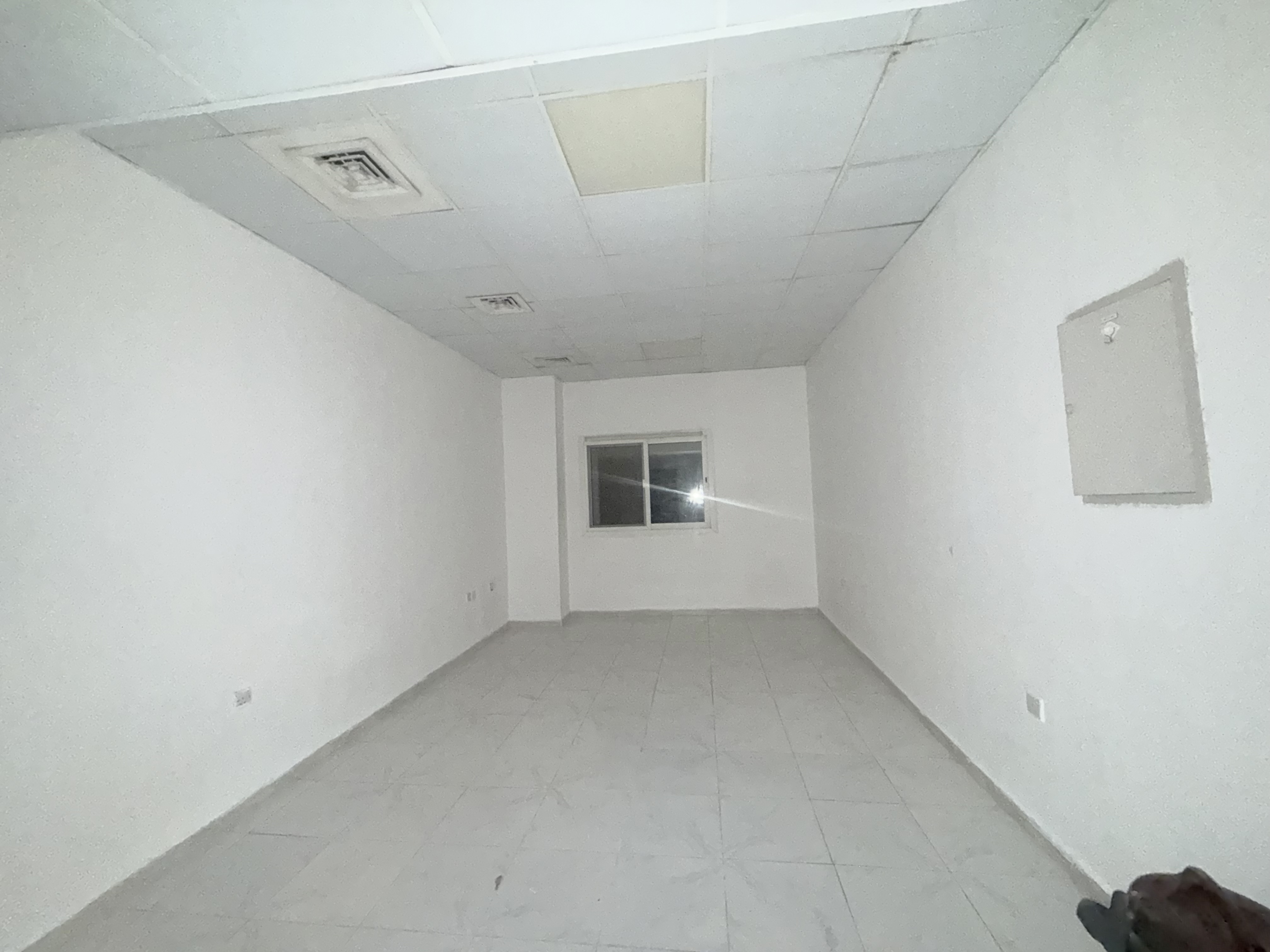 Hot chiller free offer studio only 23k close to rood
