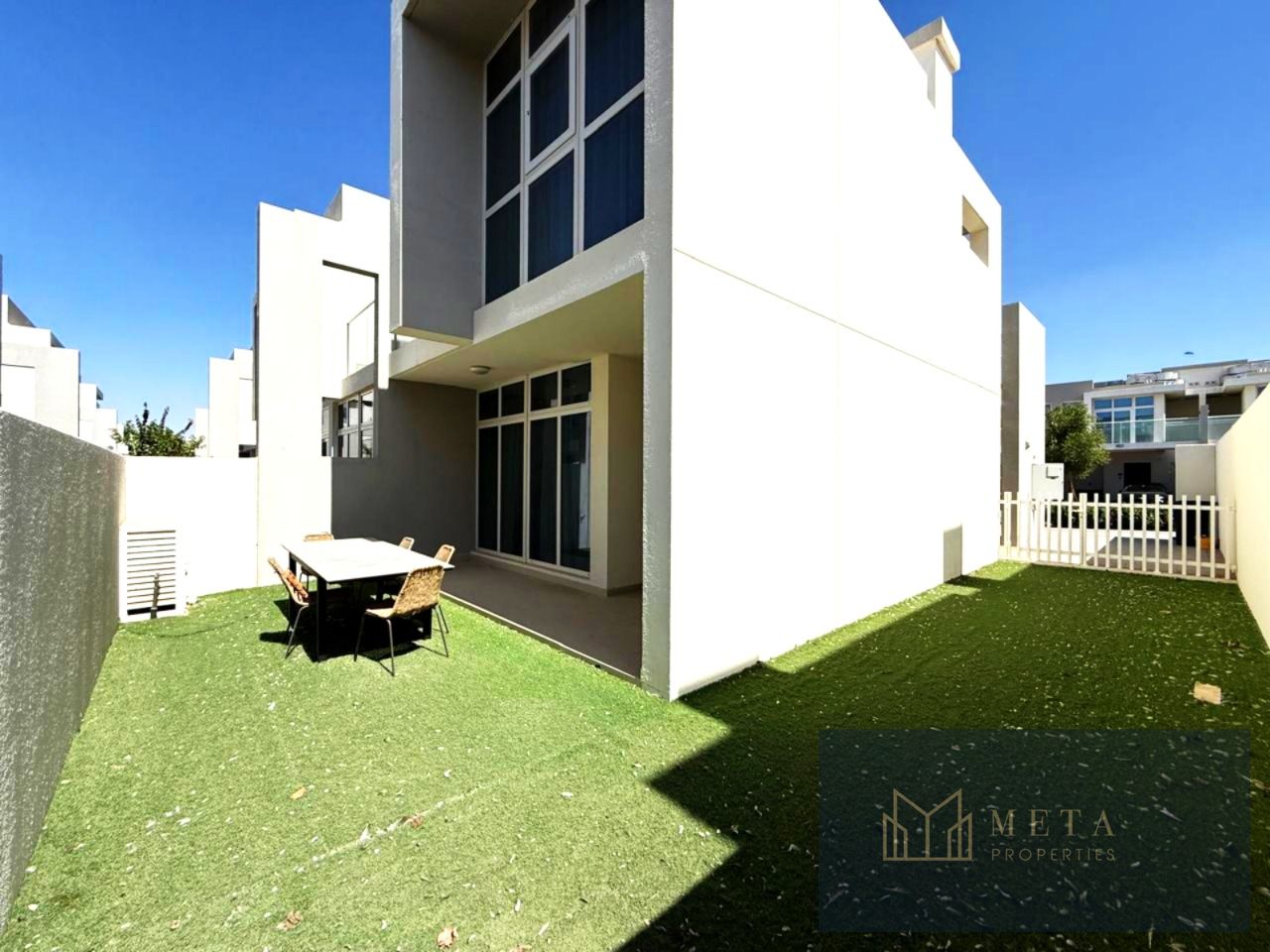 RREM-3 bedroom Townhouse Back to Back, Near to Park and Pool