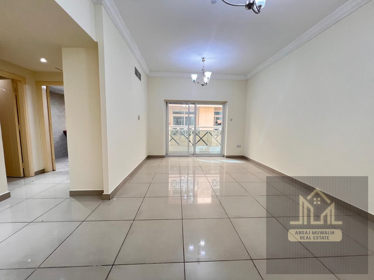 LAVISH APPARTMENT \\ AT THE PRIME LOCATION \\ WITH BALCONY\\ WITH PARKING. . IN 42K
