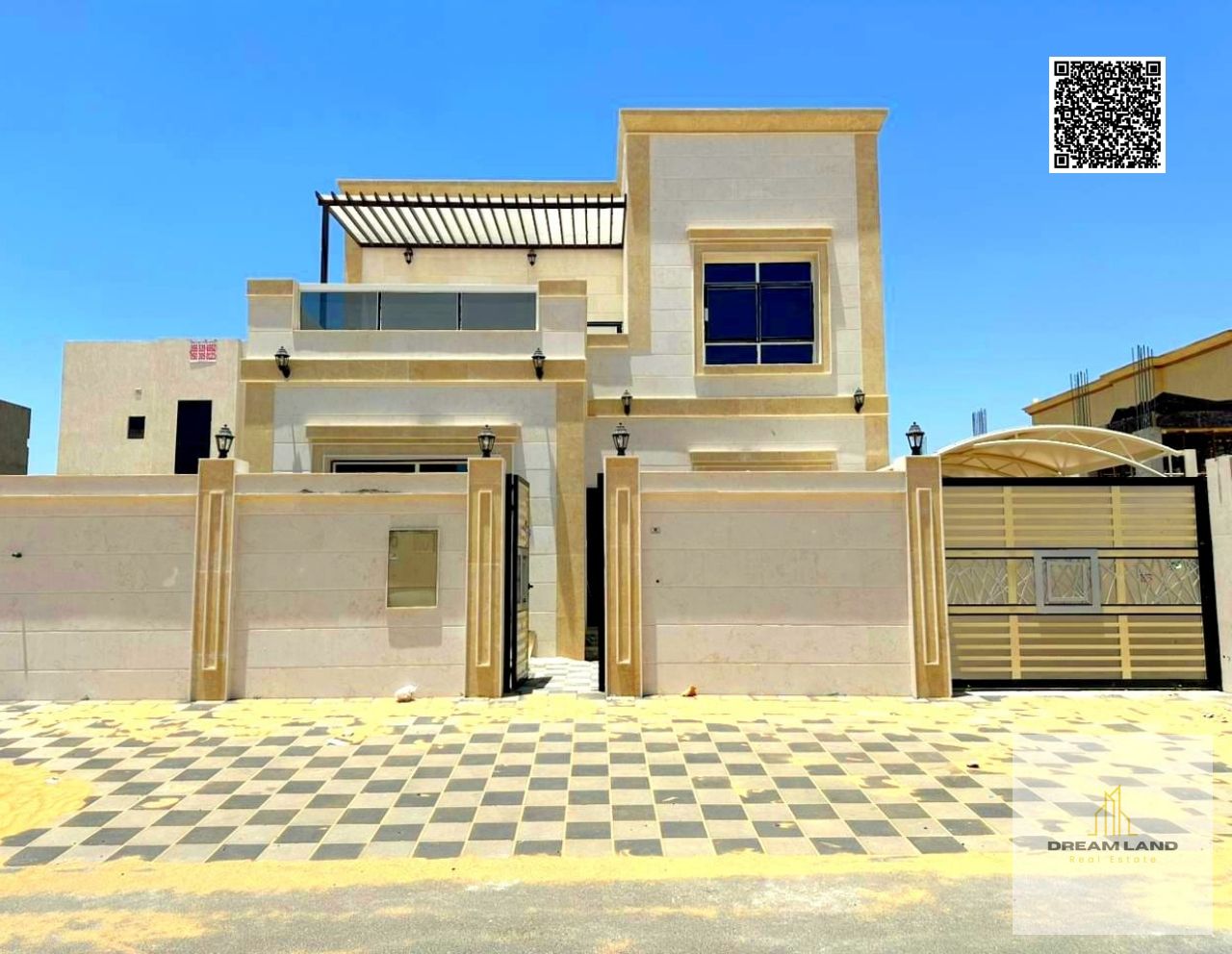 Seize the opportunity of a lifetime and own a ground and first floor villa with a roof at a very attractive price directly behind the mosque.