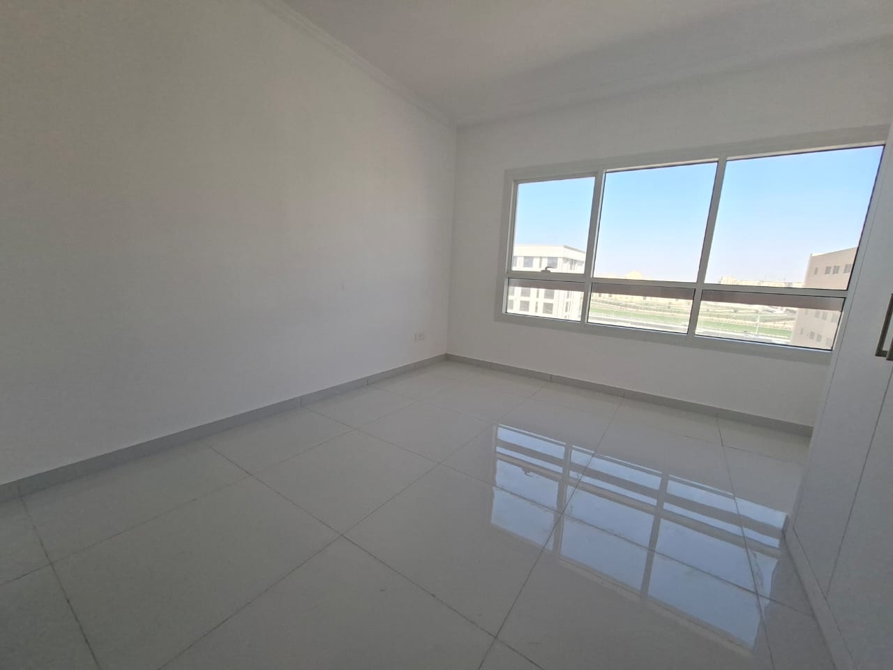 30day free Brand new building Muwaileh Commercial sharja 1bhk with balcony 2 washroom with master room with waldrop prim location sharja Muwaileh