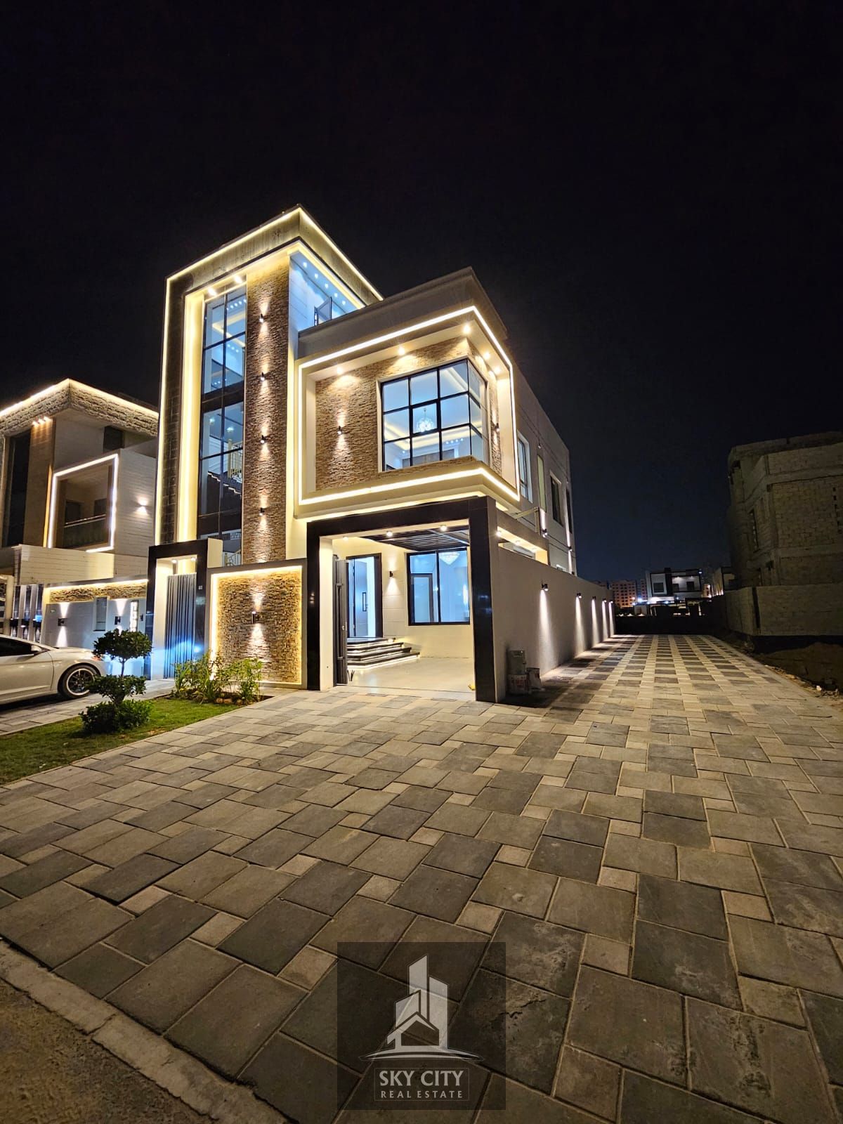 Luxury Modern Villa in Al Yasmin – Two Floors and a Roof – with Central Air Conditioning and a Very Spacious Built-up Area