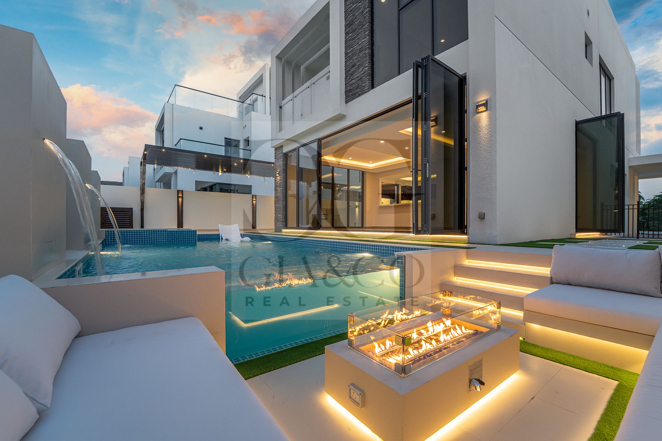 New Vacant l Pool / Jacuzzi l BBQ / FirePit