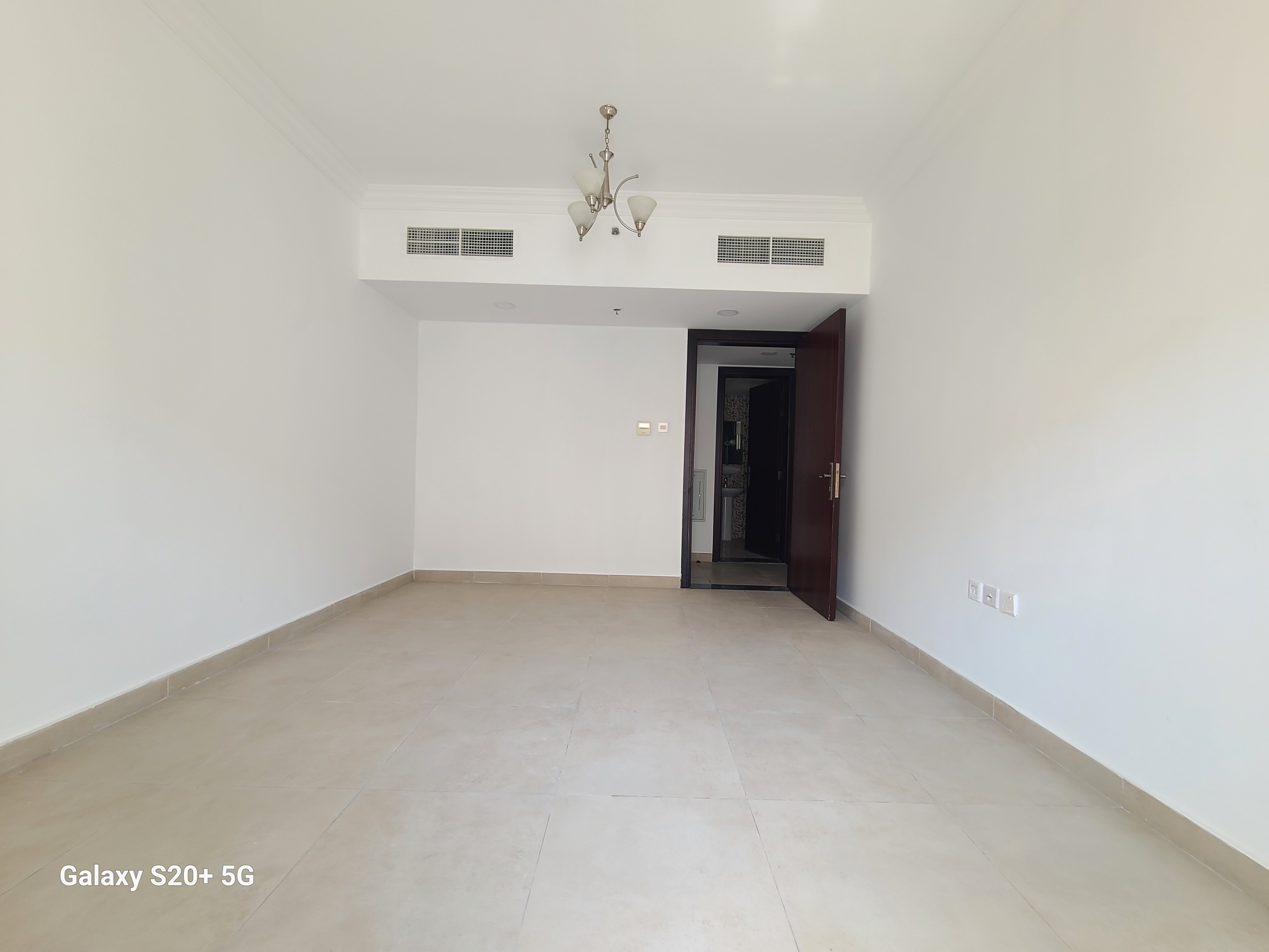 Like new 2bhk available with parking new muwaileh sharjah