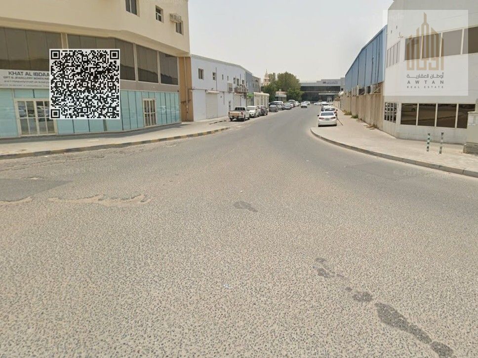 Industrial property warehouse work' accommodation