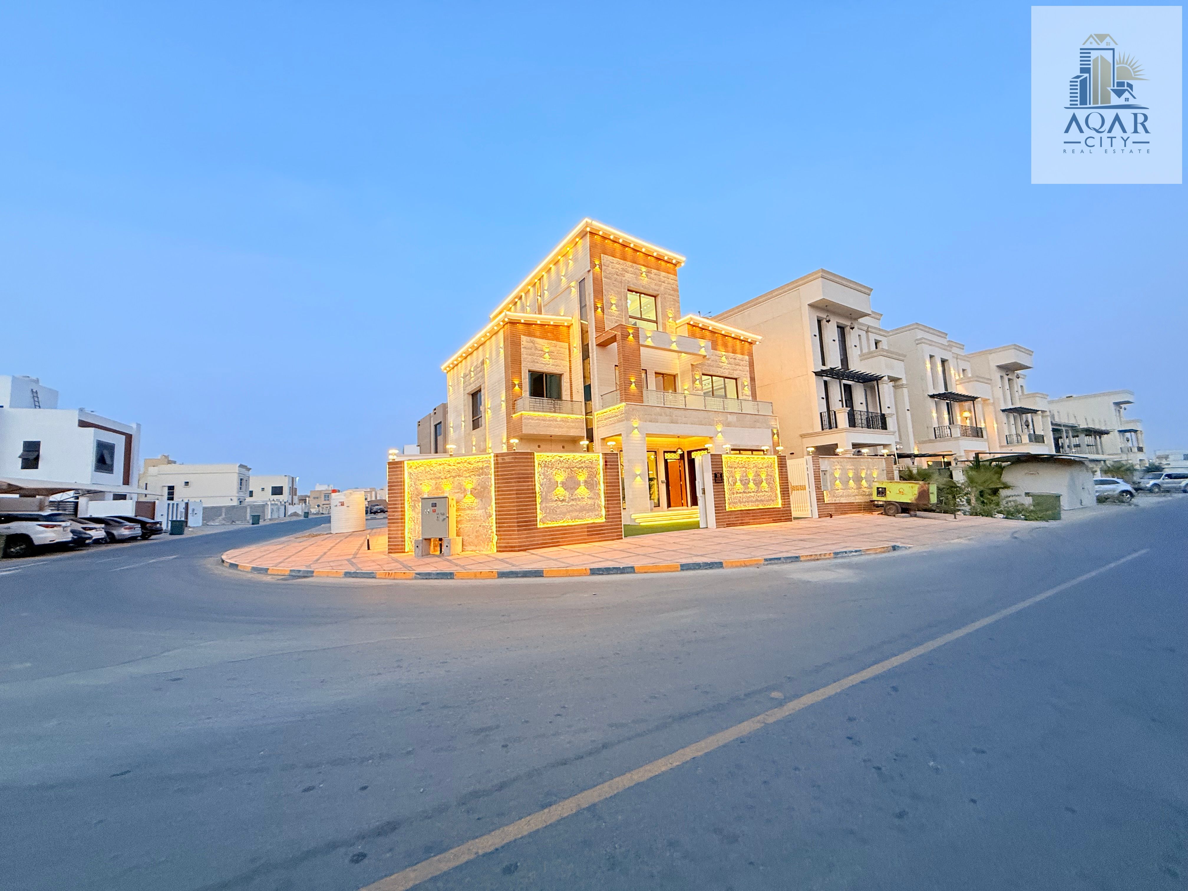 For sale: Corner villa, residential/commercial, land area 4500 sq ft, five master bedrooms, asking price 2,500,000