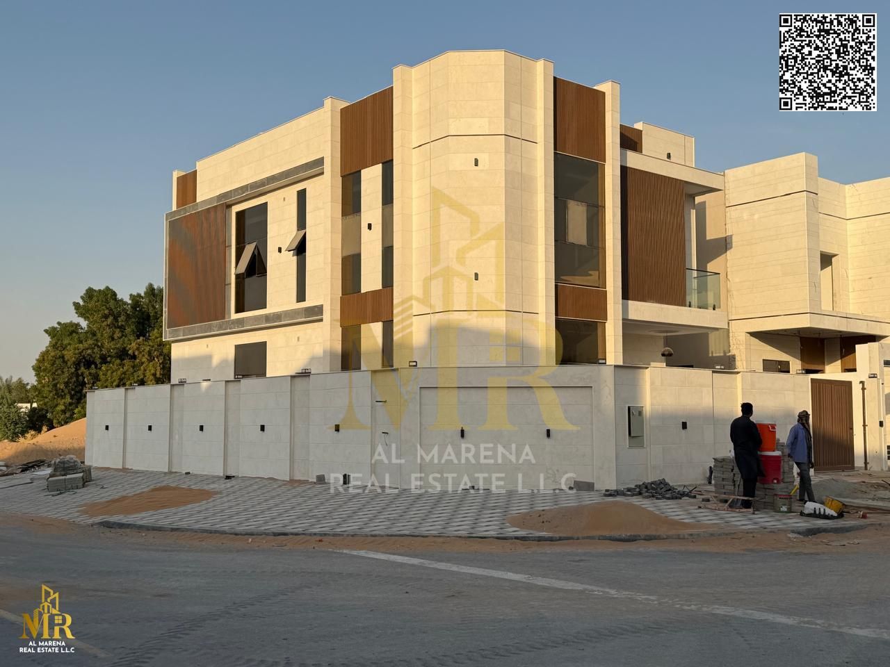 Hiliyo corner villa, 2 floors + roof, fees & ownership incl.