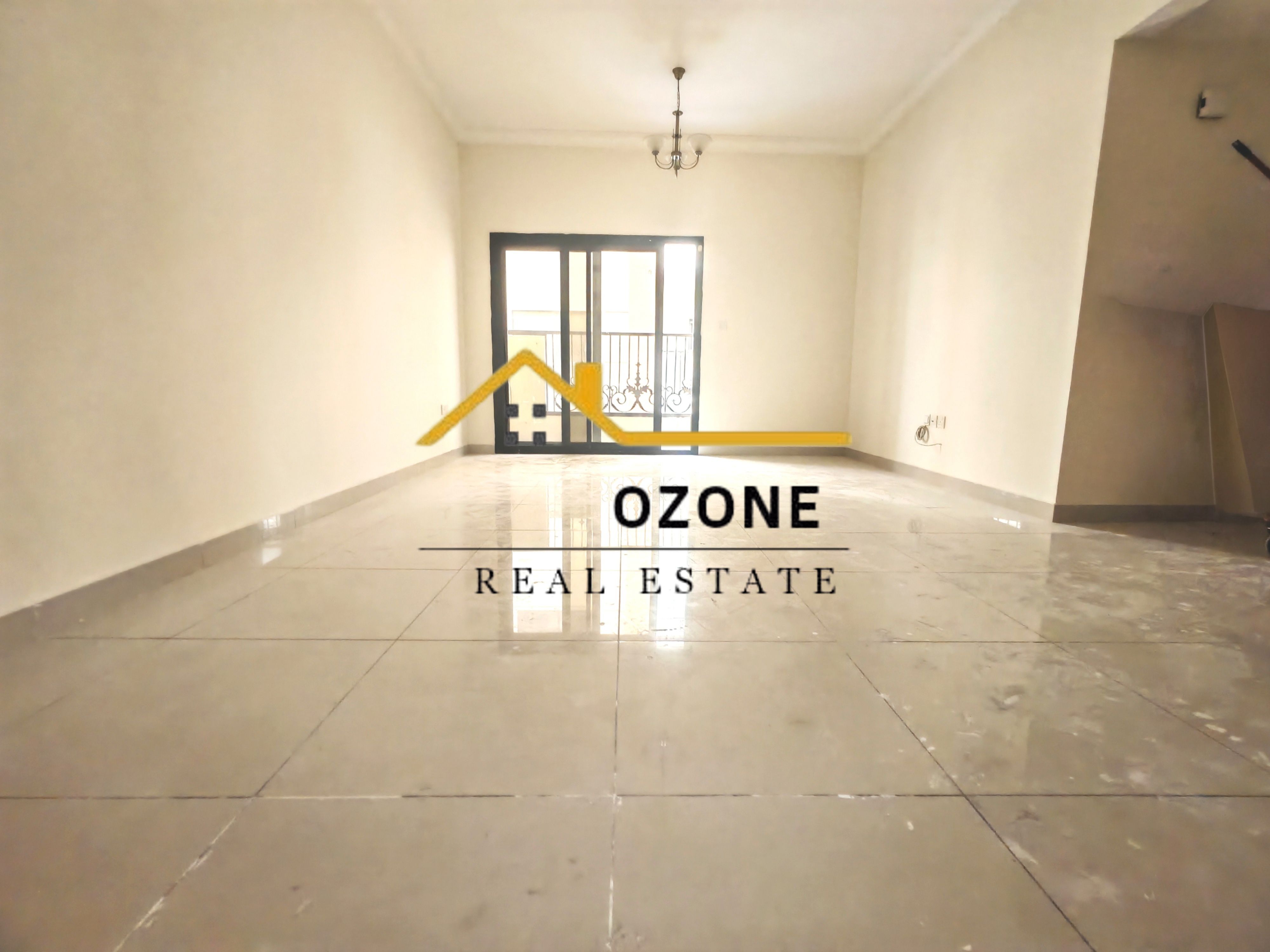 Huge Specious 2bhk /Like New\°Balcony\°Parking\°Family Building