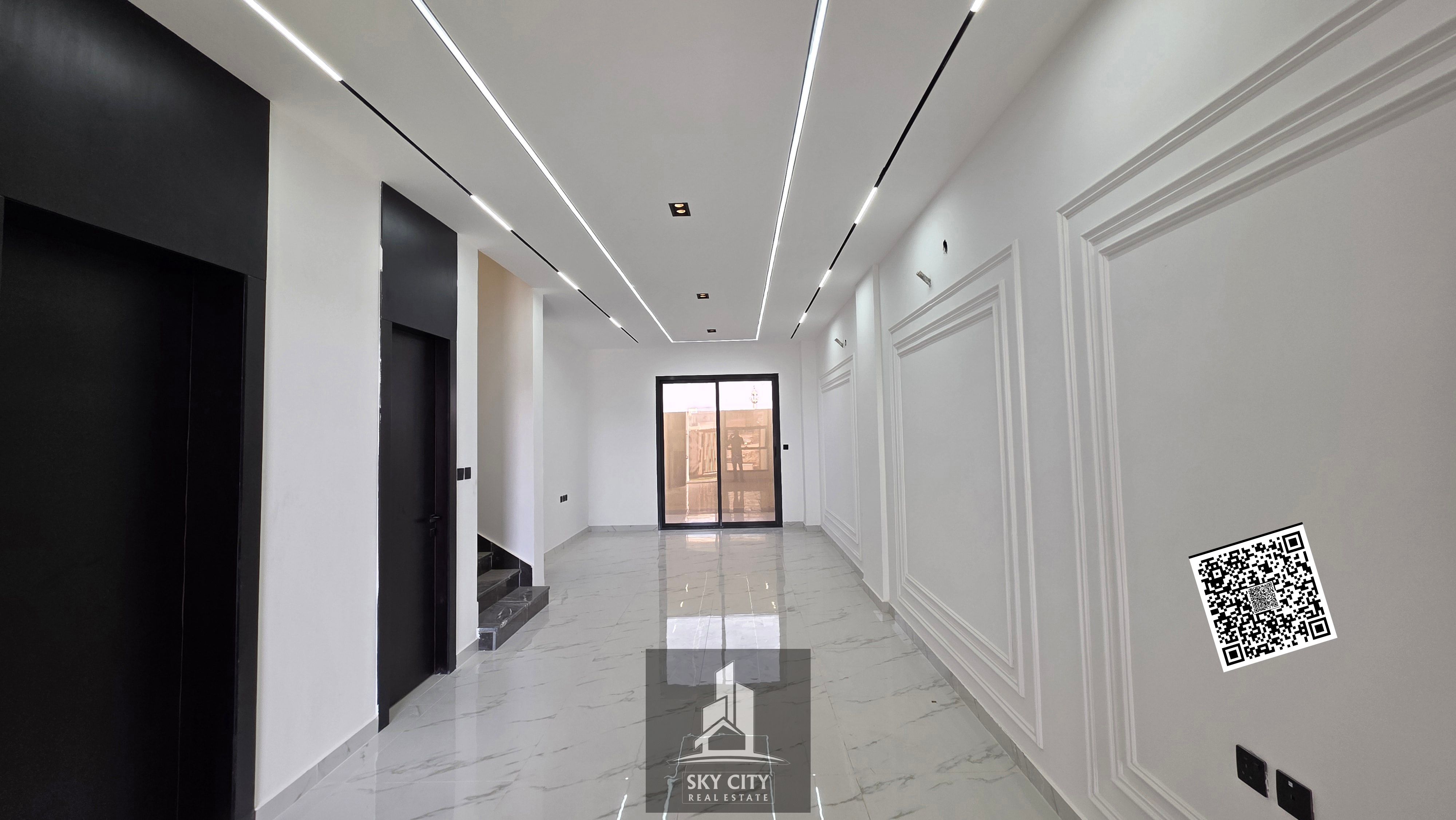Villa for sale at a special price, including registration and ownership fees. Two floors and a roof.