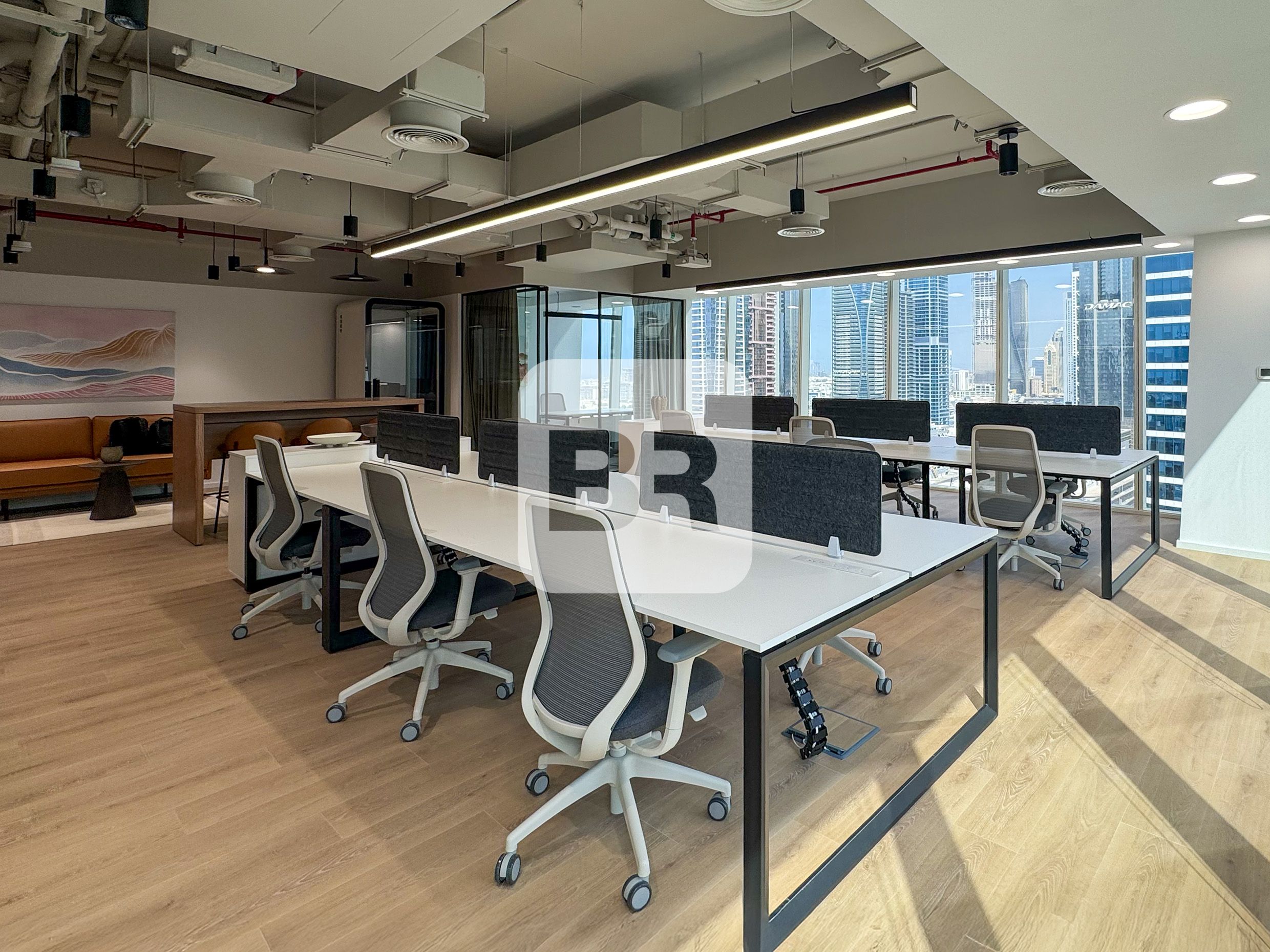 Fully fitted | 52 workstations | 24/7 Access