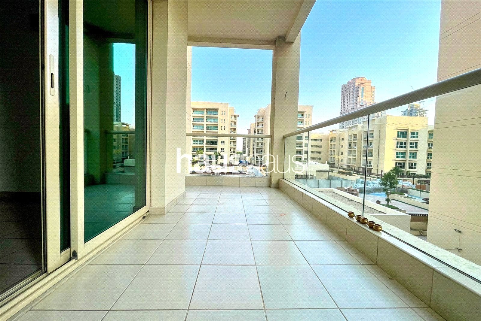 Tenanted | Mid-floor | Corner Unit