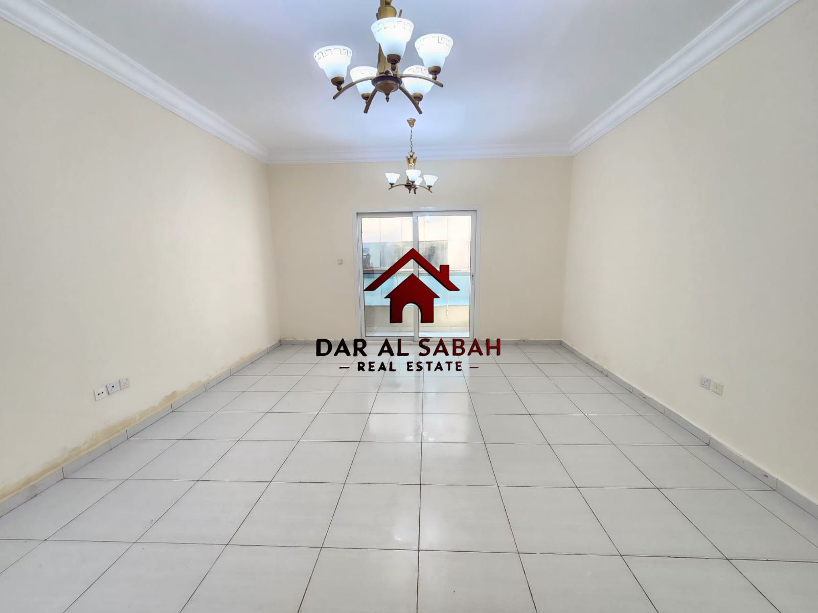 MODERN 2BHK APPARTMENT•FREE PARKING•OPPOSITE SAHARA SIDE•BALCANY•6 CHEQUE PAYMENT