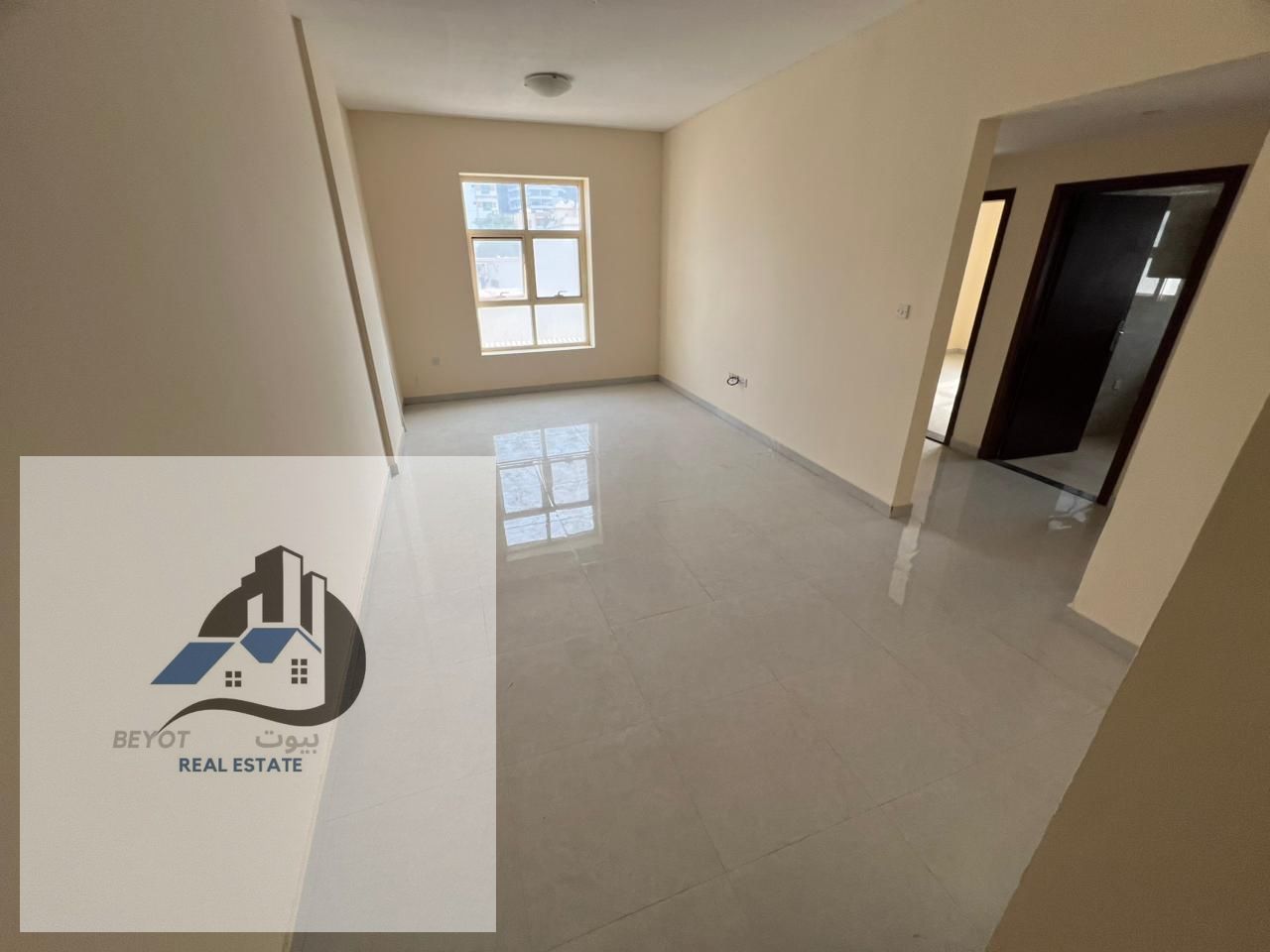 Location: Al Rashidiya 2, Ajman Very close to all services such as supermarkets, restaurants, schools, hospitals, shopping centers Very close to Du