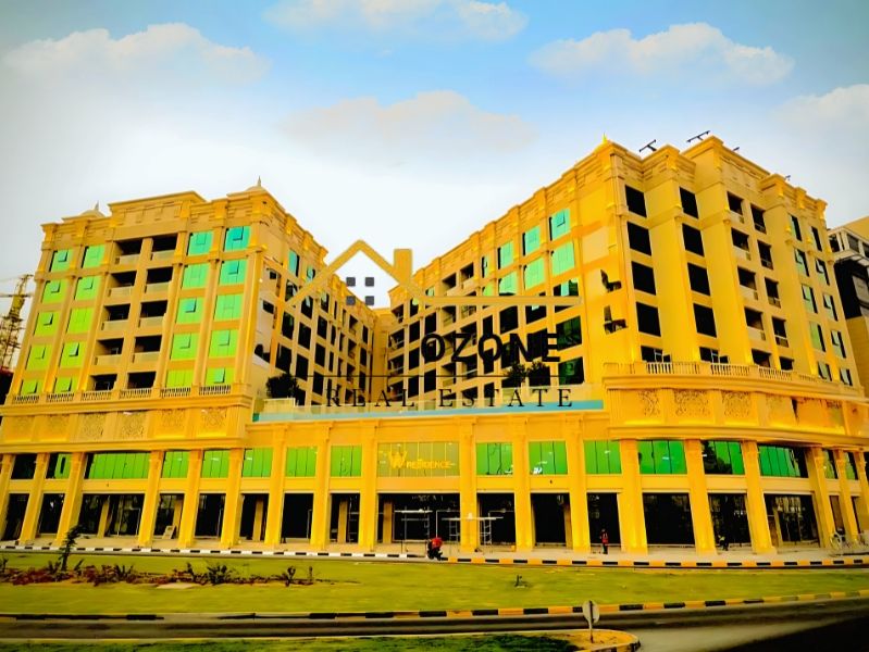 Huge Specious 2BHK with Gym and Pool // Brand New\°Balcony\°Parking\°Family Building