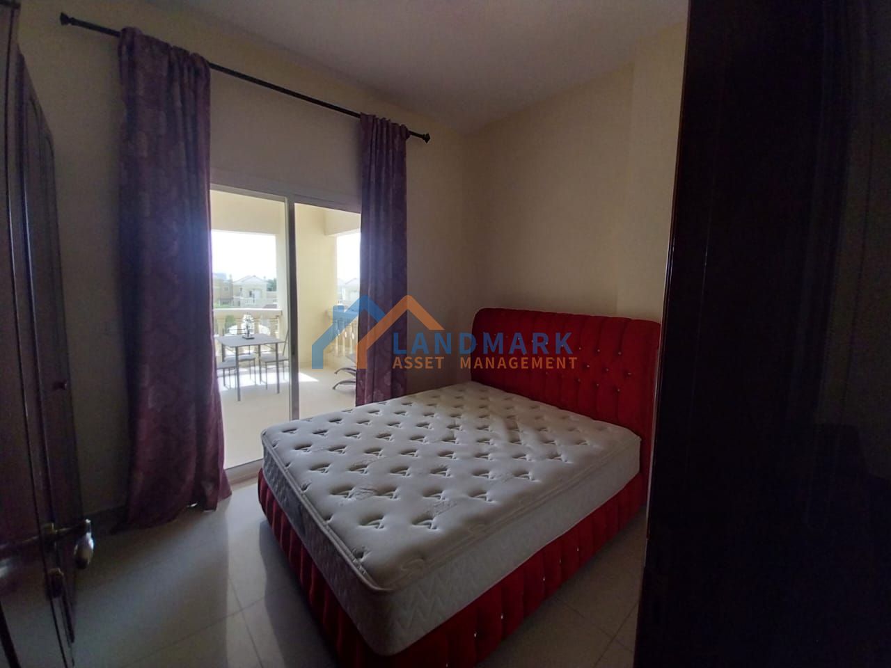 Furnished partition studio