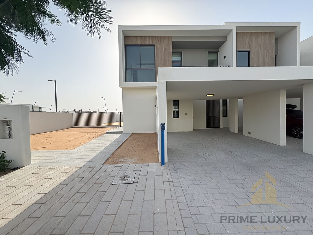 END CORNER UNIT | HUGE PLOT | VACANT