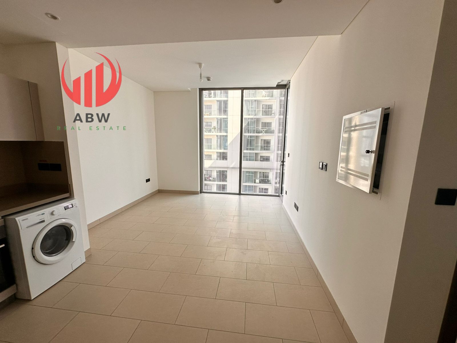 Ready to Move In | High Floor | Iconic Locale