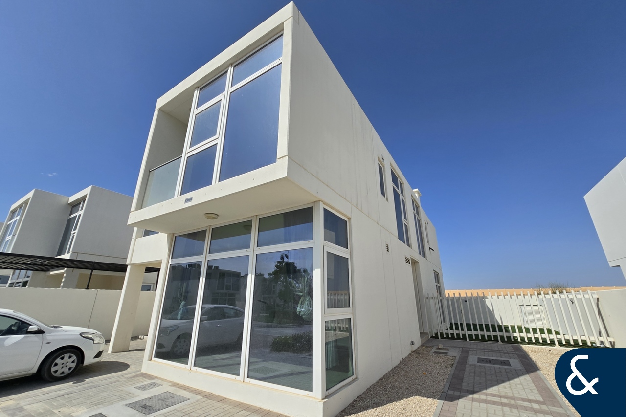 Stand Alone Corner | Upgraded | 6 Bed + Maid