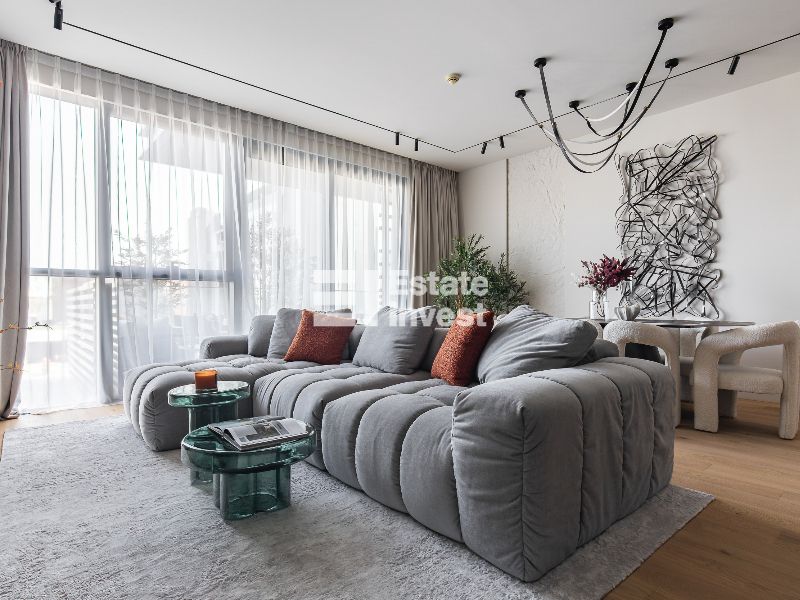 Brand New / Fully Renovated Apartment / Fully furnished