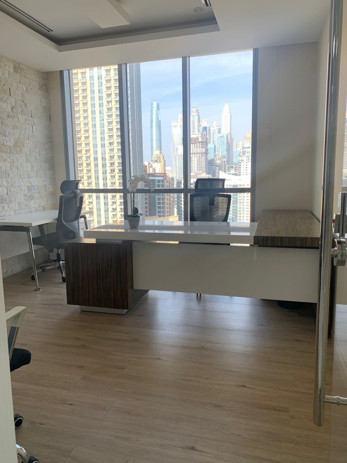 Premium Fitted Cowokring Office in Marina Plaza