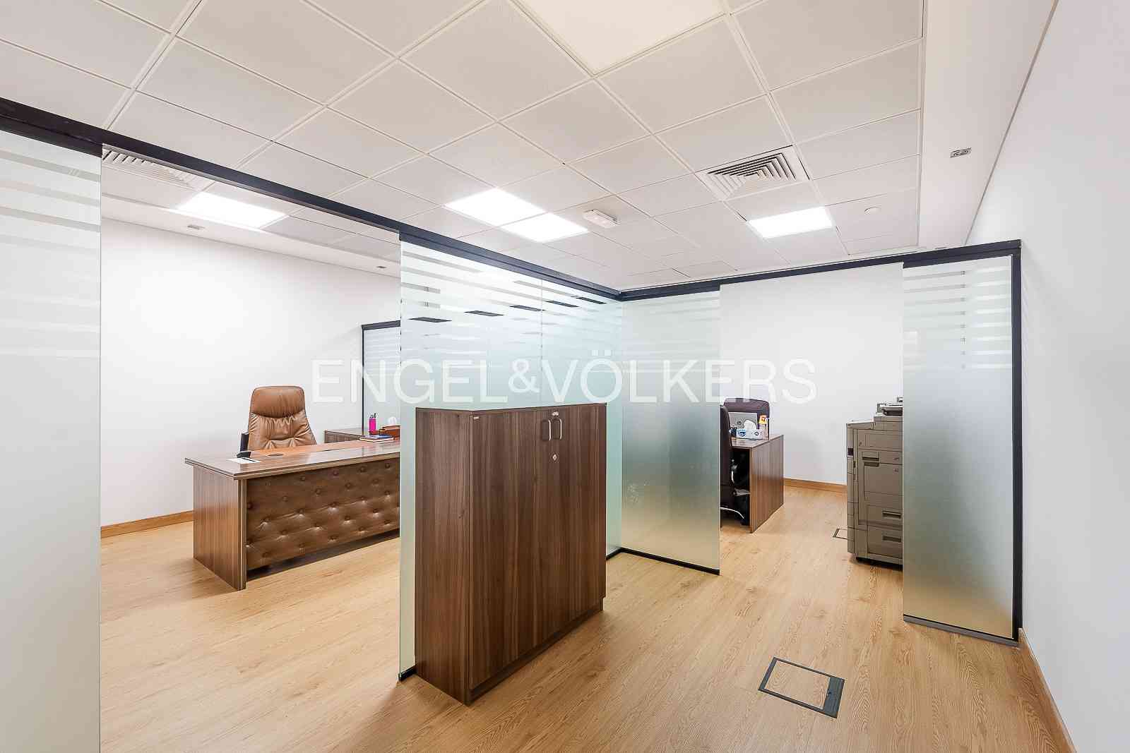 Fitted | 2 Parking I Rooms I Available Now
