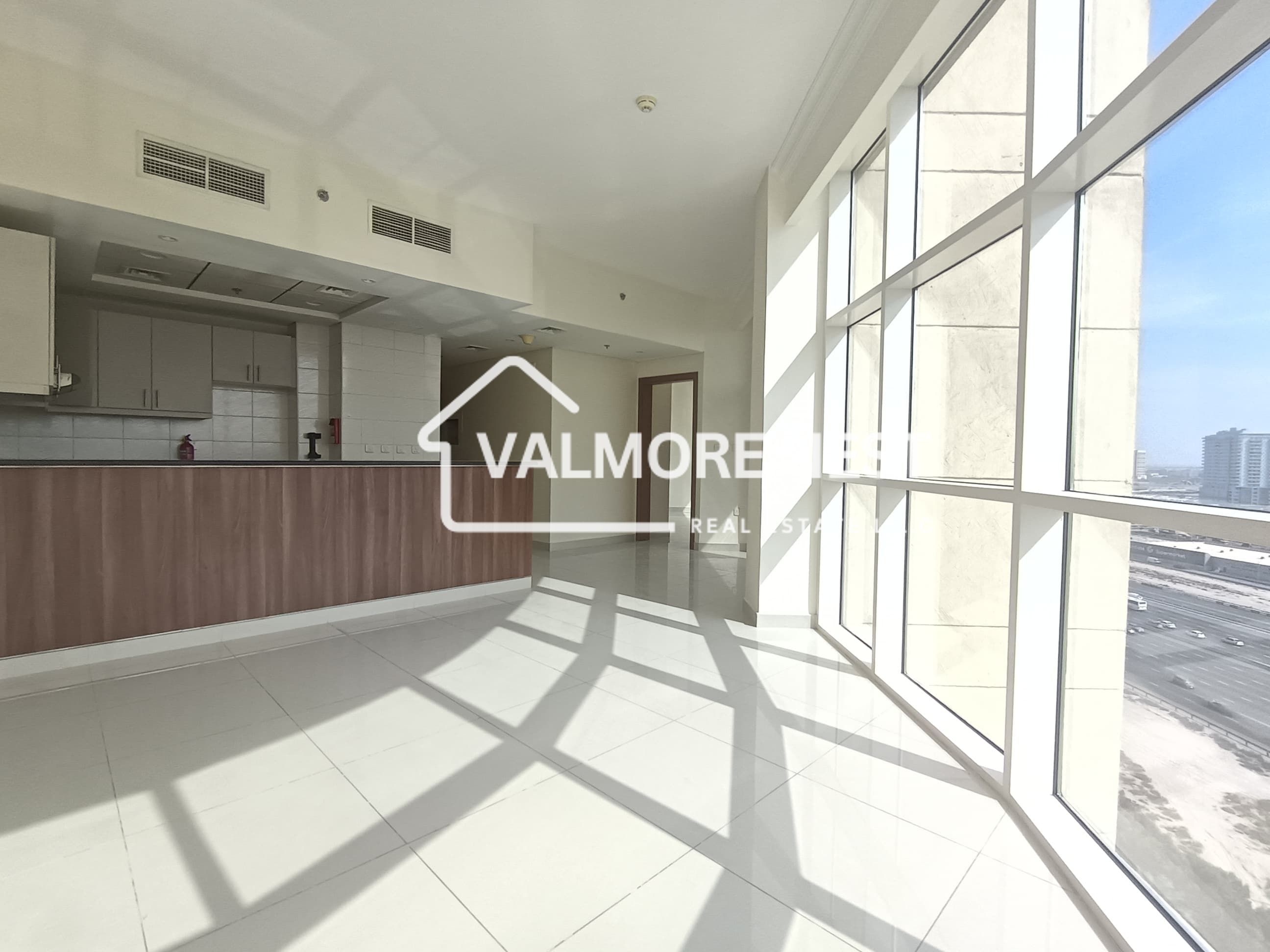 Bright & Spacious unit I High floor I Pool view and sports city view