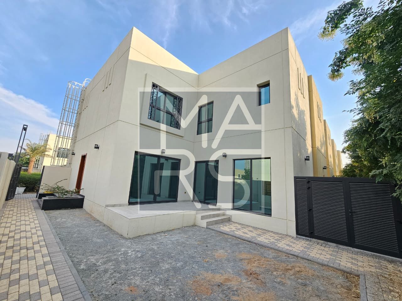 Corner Unit| Gated Comunity | Phase 4