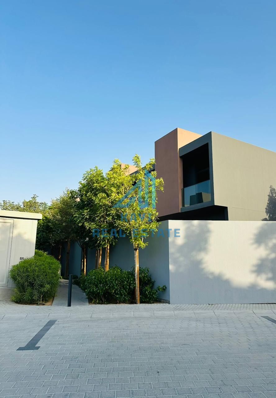 Detached 4BR Townhouse in Masaar only 160k