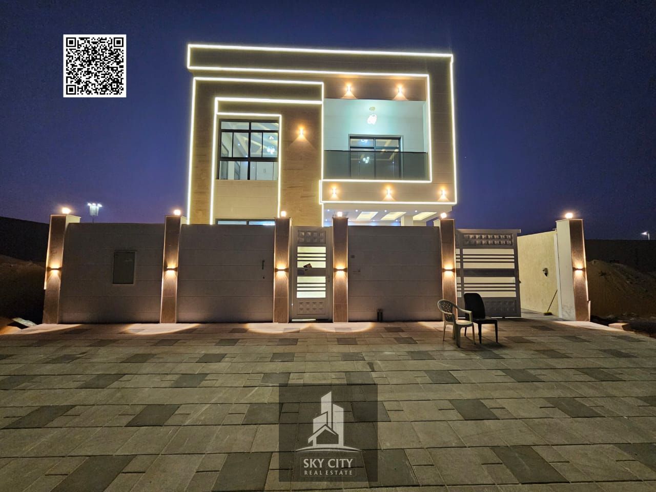 A 3-story villa at a competitive price, including registration and ownership fees. A luxurious villa for sale in a prime and strategic location.