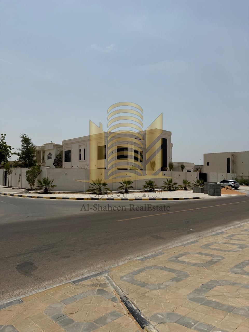 Super Deluxe Corner Villa – Al Hamidiya 1, Ajman A villa with a modern design and luxurious finishes, located in a prime corner location within a quiet and upscale area. Details: • Area: 15,000 sq ft • Ground Floor: Luxurious majlis + spacious living