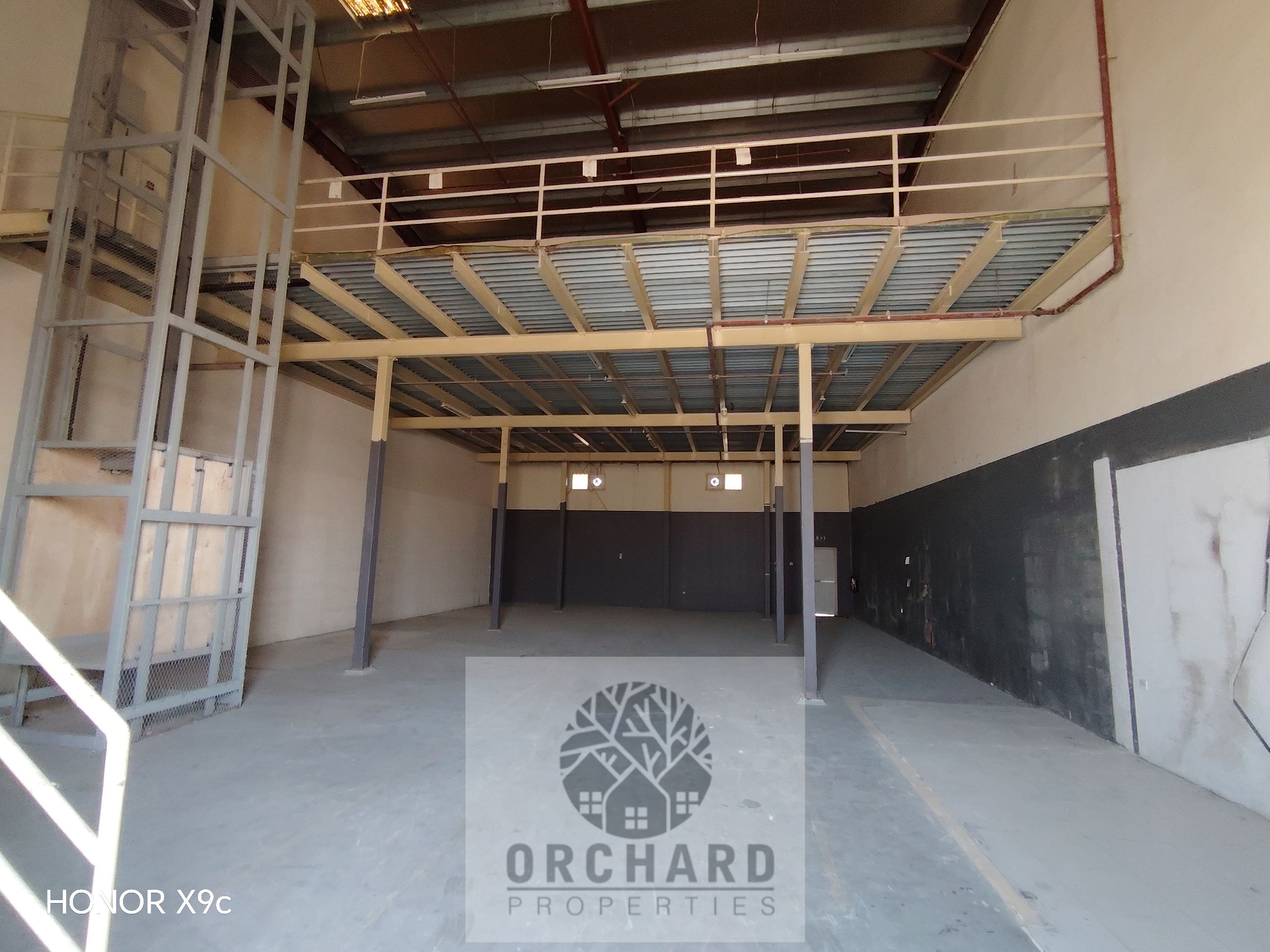 5000 SQFT WITH MEZZANINE/SUITABLE FOR STORAGE/ ROADFACING LOCATION/ ENOUGH SPACE FOR LOADING UNLOADING AREA/RENT 150,000DH/ INDASTRIAL AREA18 (SHARJA)