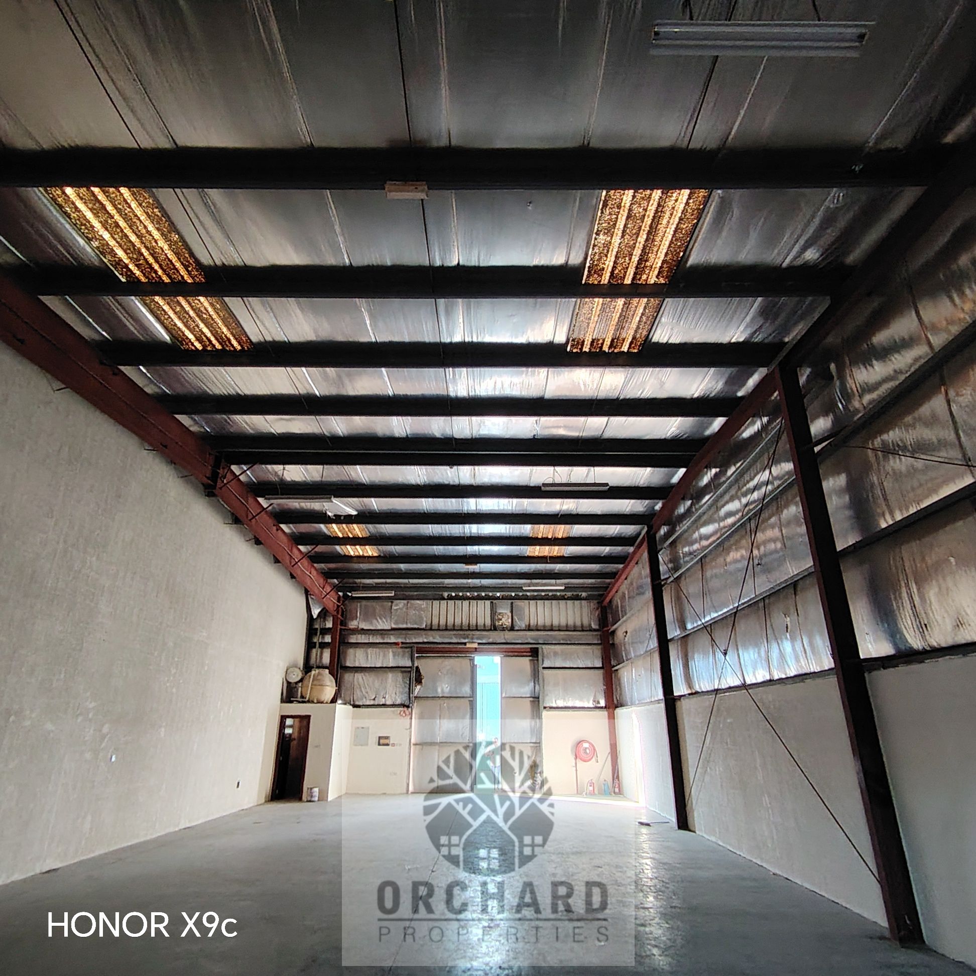 2300 SQFT/SUITABLE FOR STORAGE/ ROADFACING LOCATION/ ENOUGH SPACE FOR LOADING UNLOADING AREA/RENT 125,000DH/COMPOUND AREA/INDASTRIAL AREA18 (SHARJA)