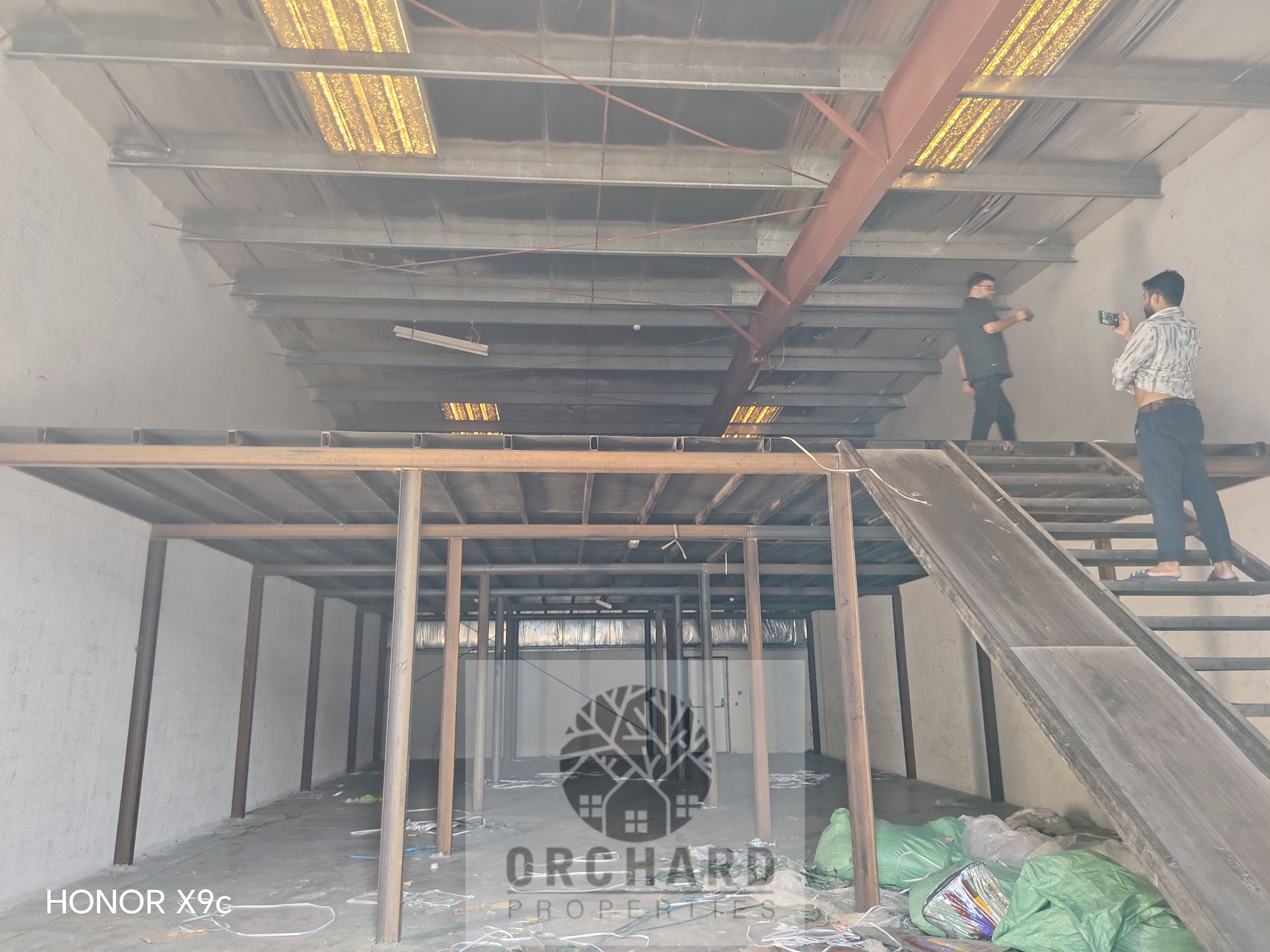3400 SQFT WITH MEZZANINE/SUITABLE FOR STORAGE/ ROADFACING LOCATION/ ENOUGH SPACE FOR LOADING UNLOADING AREA/RENT 135,000DH/ INDASTRIAL AREA18 (SHARJA)