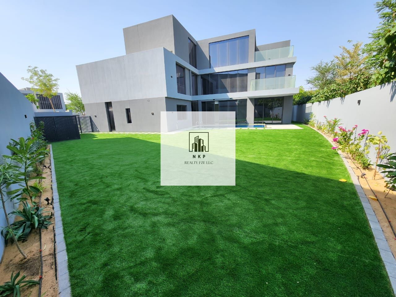 Specious luxury 4bedroom villa with privet pool for sale in saro Masaar