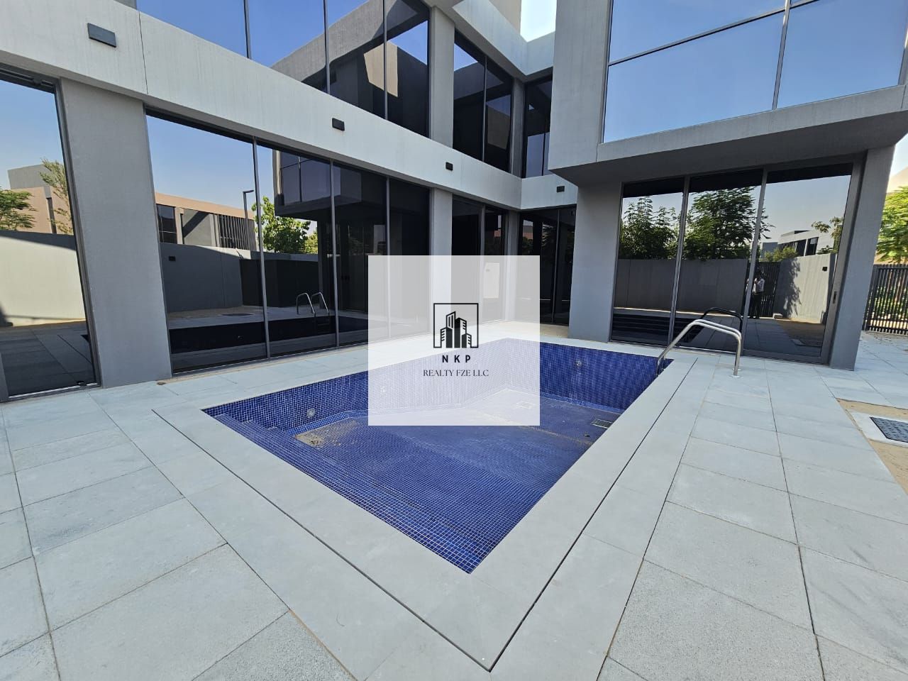 Specious luxury 4bedroom villa with pool for sale in saro masaar