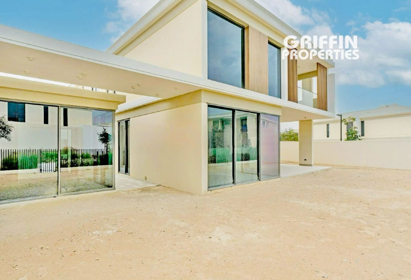 Open Kitchen | Big Lay out | Perfect Location