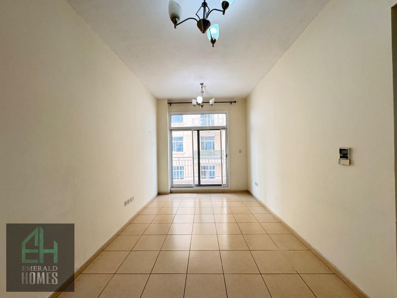 Specious appartment prime location ready to move in