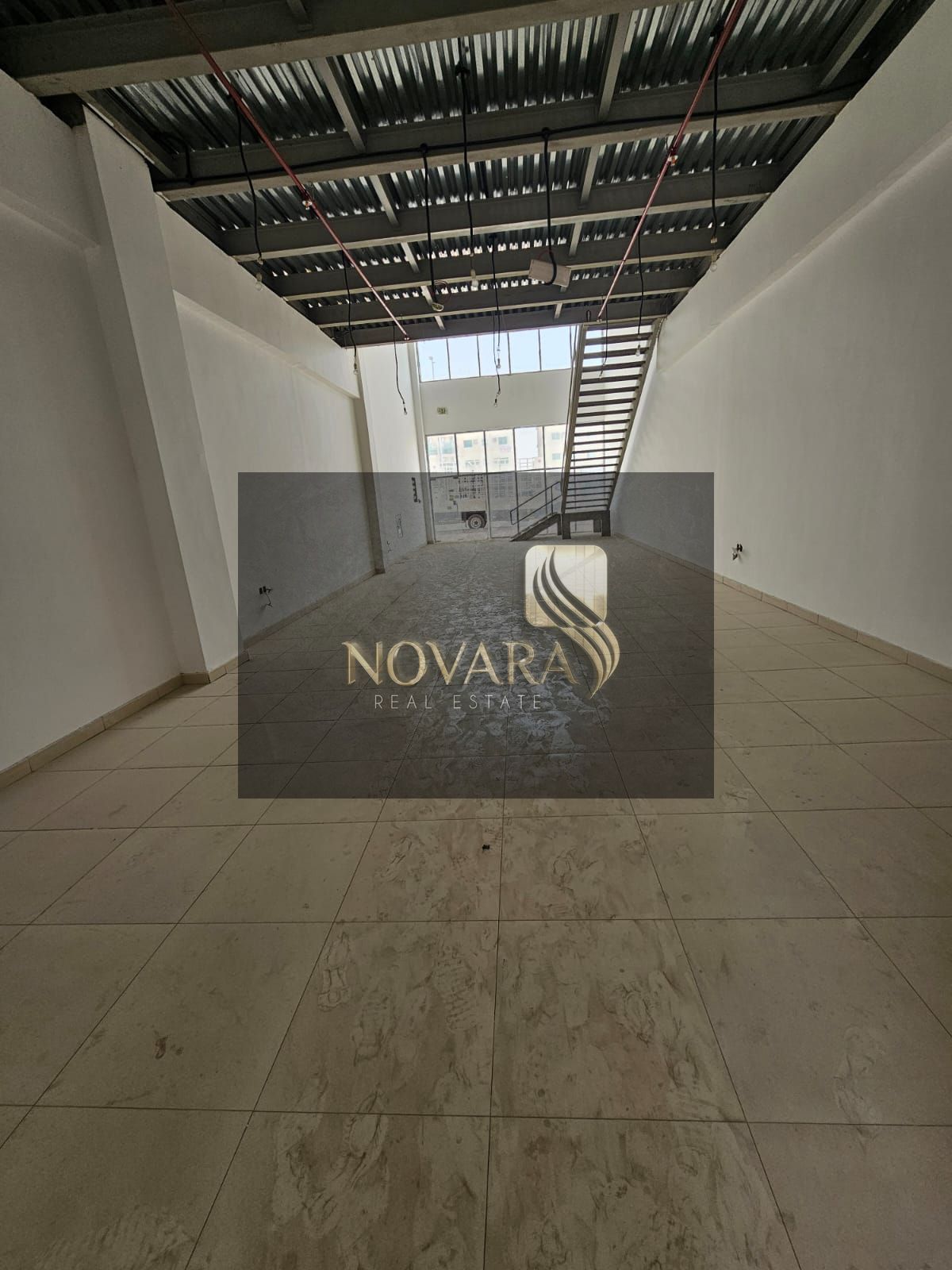 Showroom for rent in Ajman Industrial Area, 2500 sq ft, with mezzanine, 25 kW electricity, kitchen, and internal bathroom.