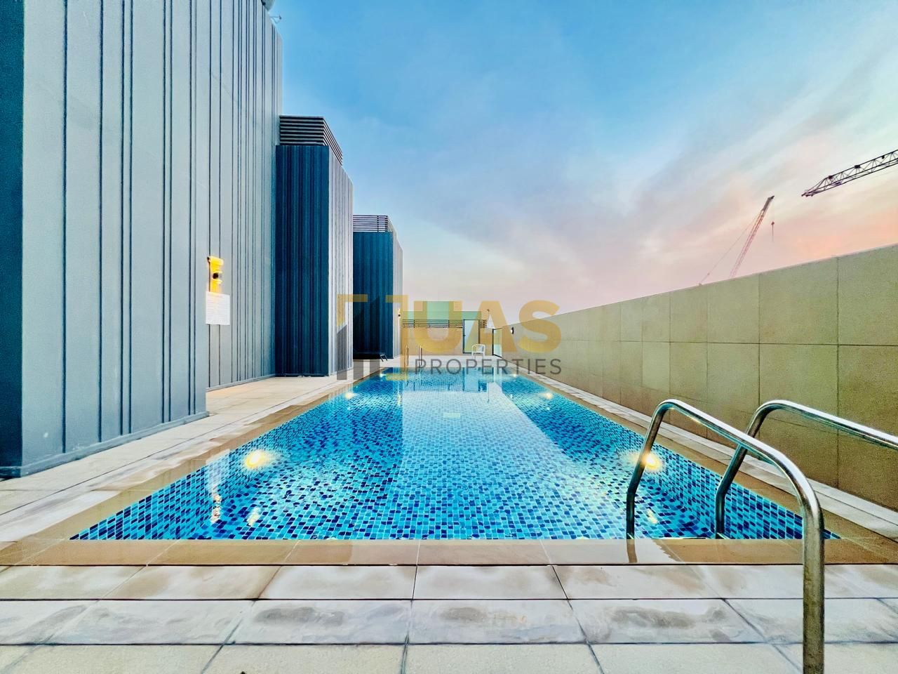 Luxury apartment Prime location with gym and pool