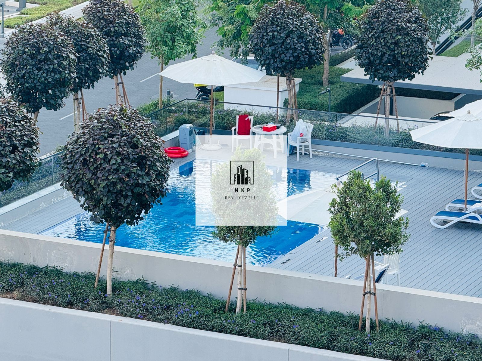 Spacious luxurious 1 bedroom apartment with 2 bathroom and balcony pool view