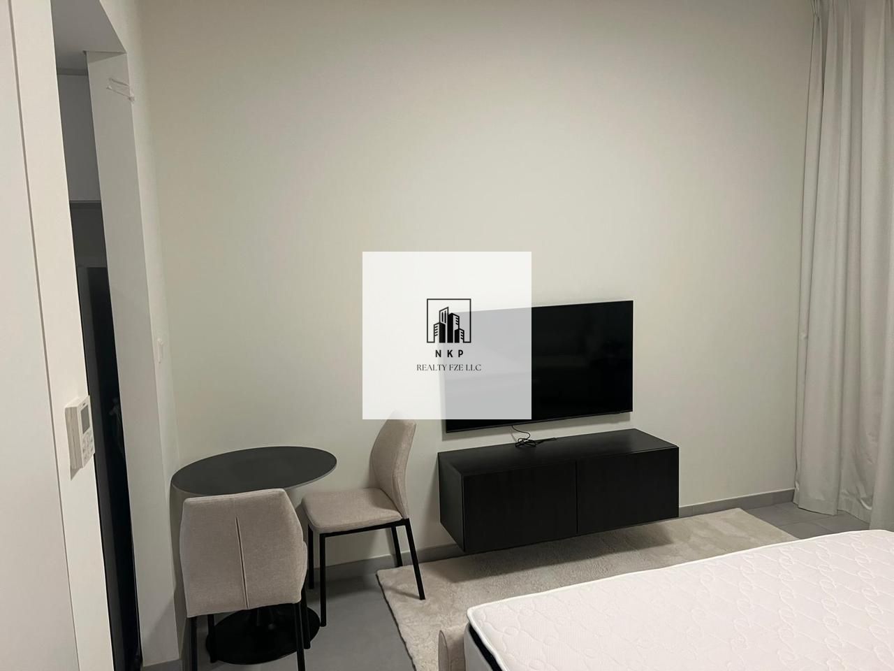 Spacious luxurious lush brand new fully furnished studio
