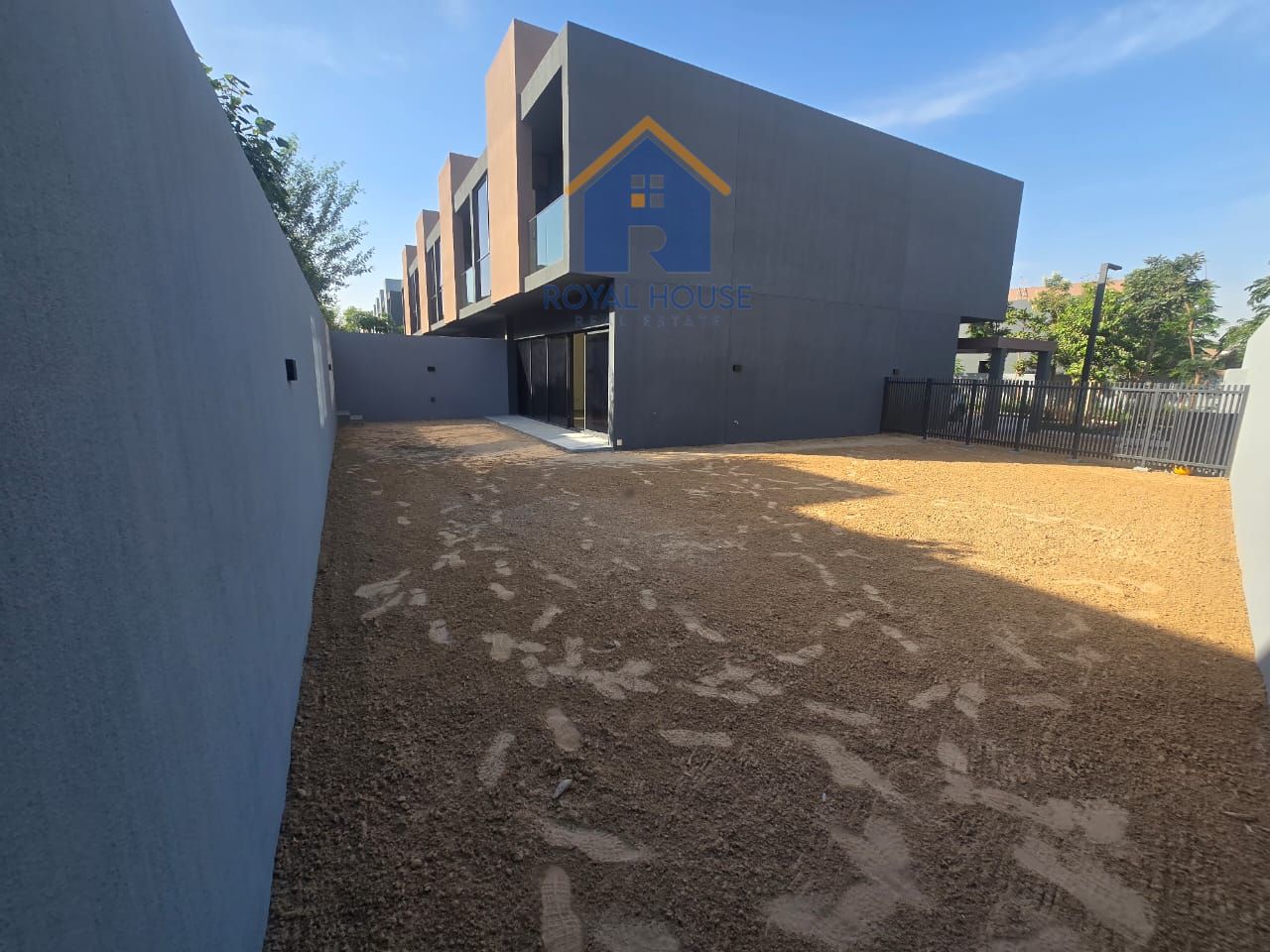 Corner Villa in Robinia Masaar - Ready to Move