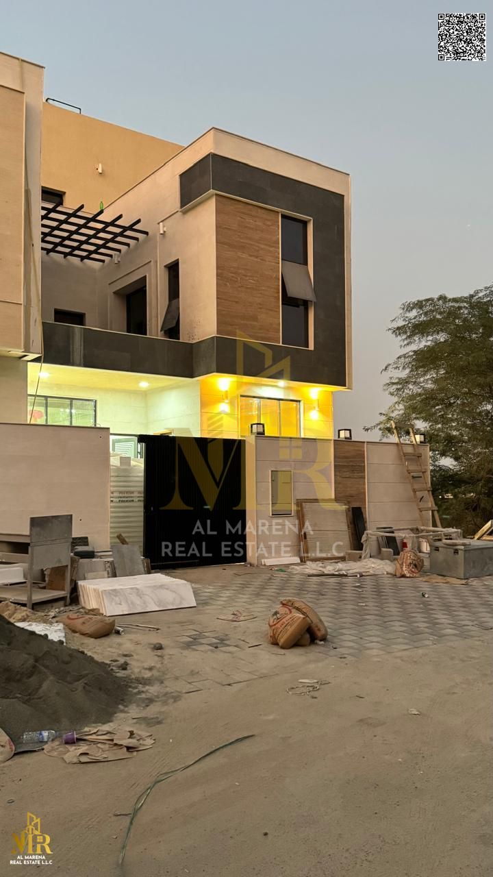 Villa behind Yasmin Park, 2 floors + roof, 4BR
